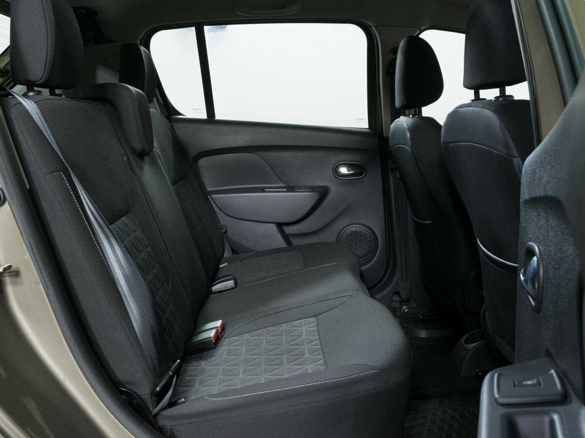 Renault Sandero с пробегом — 2017 год. Фото: #9