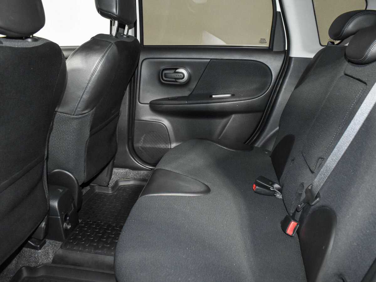 Nissan Note с пробегом — 2013 год. Фото: #9