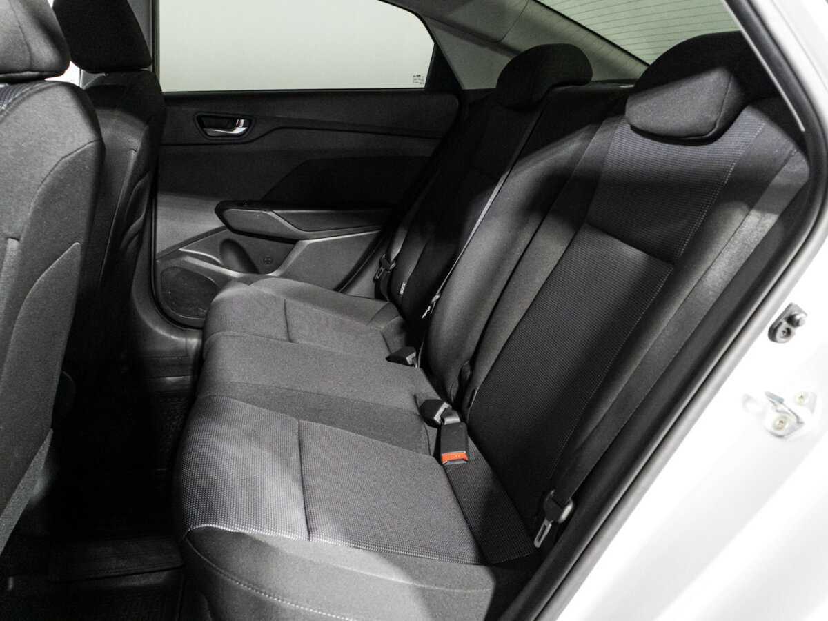 Hyundai Solaris с пробегом — 2022 год. Фото: #9