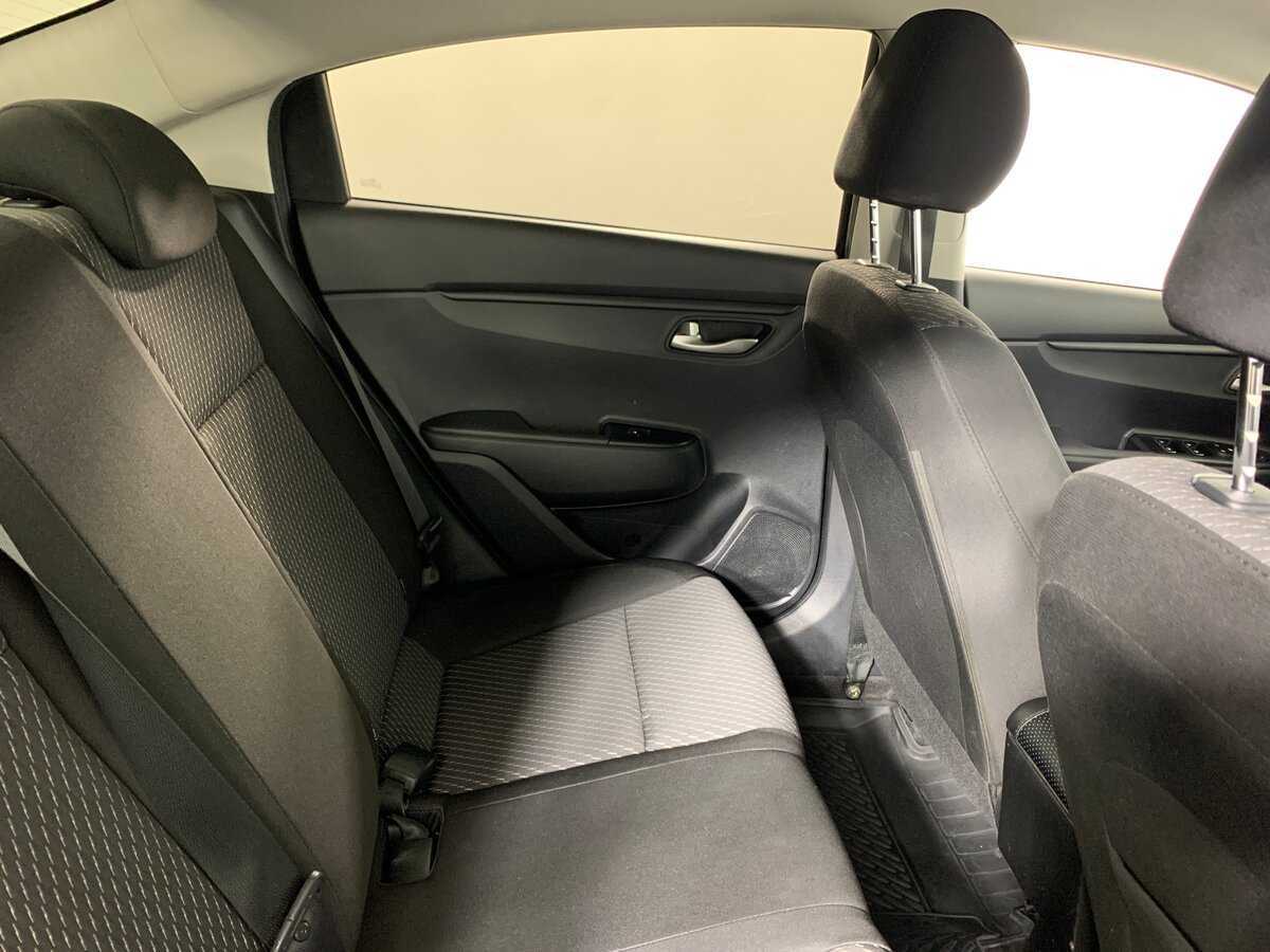 Kia Rio с пробегом — 2017 год. Фото: #17