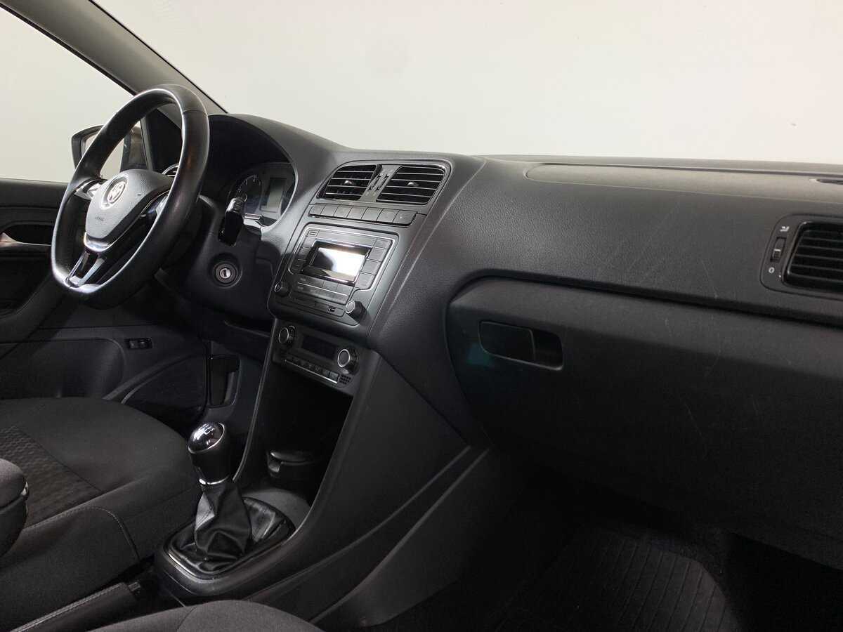 Volkswagen Polo с пробегом — 2016 год. Фото: #10