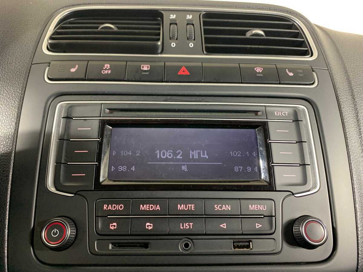 Volkswagen Polo с пробегом — 2013 год. Фото: #15