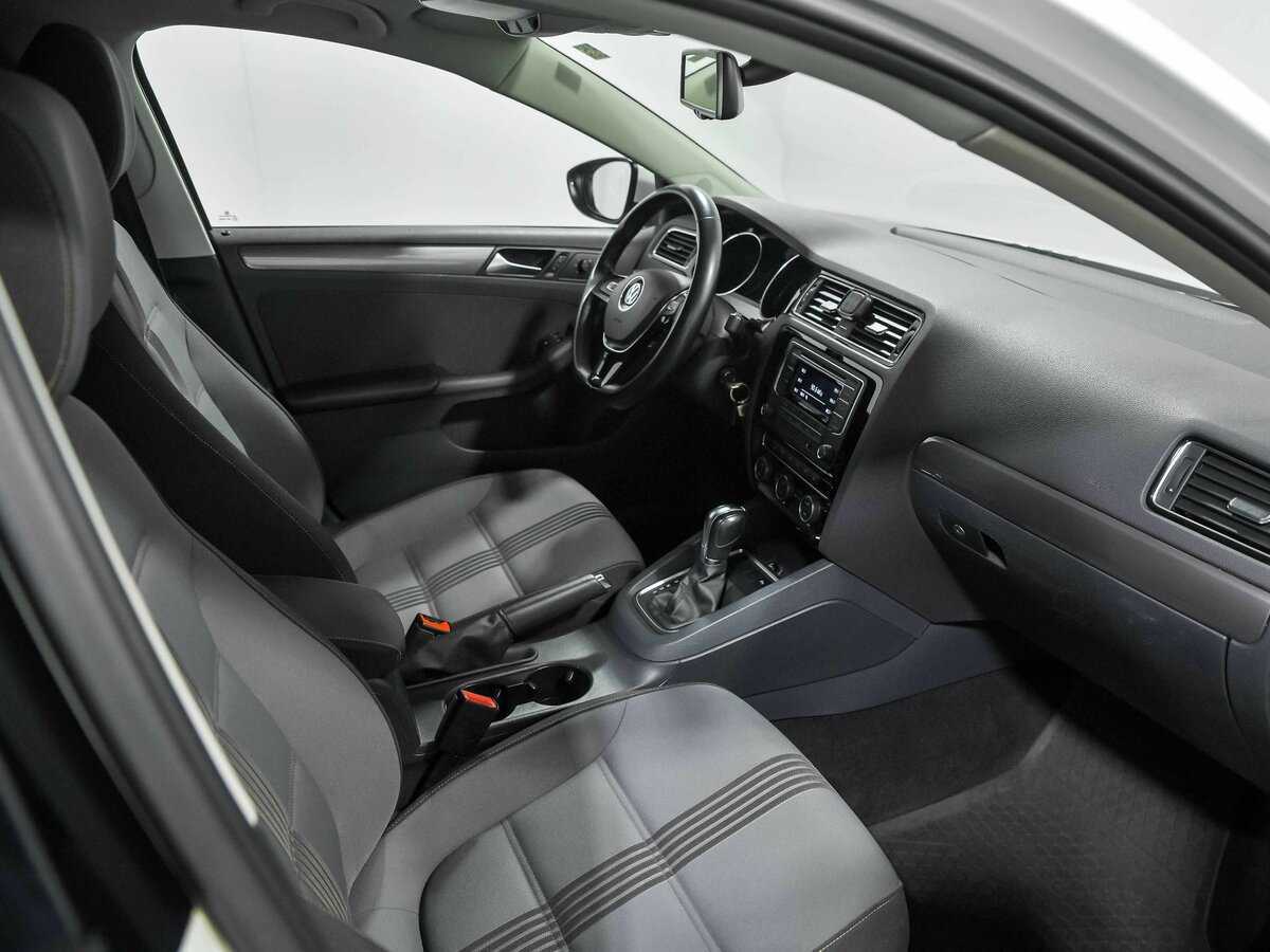 Volkswagen Jetta с пробегом — 2016 год. Фото: #13