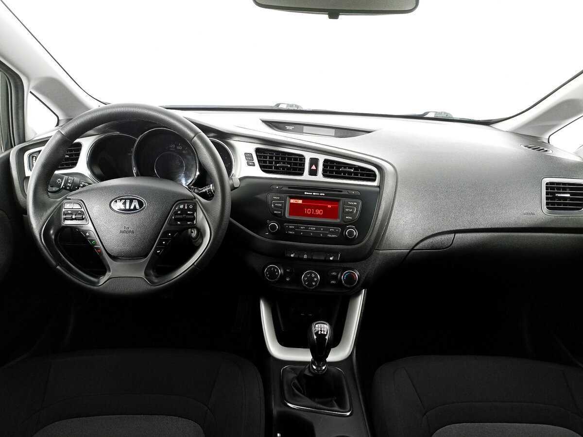 Kia Ceed с пробегом — 2015 год. Фото: #13