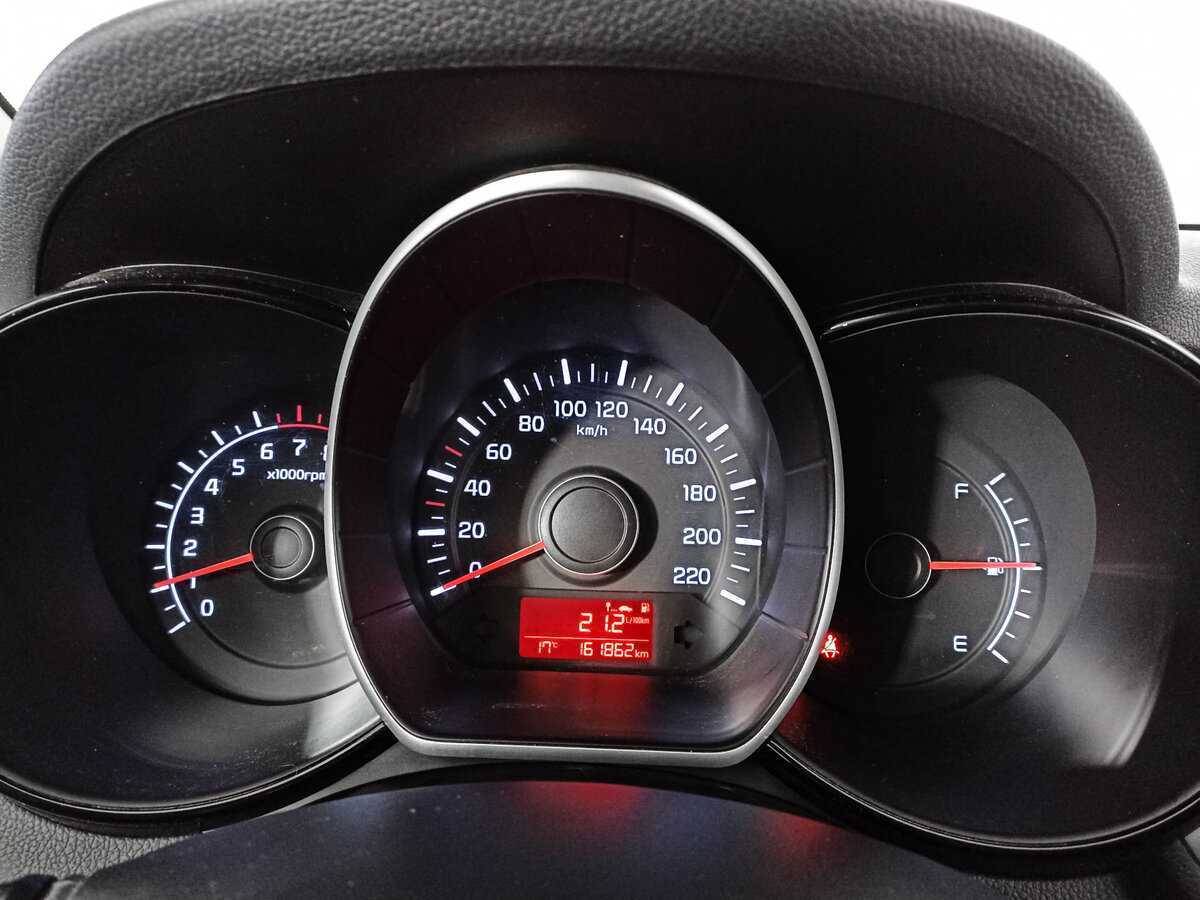 Kia Rio с пробегом — 2017 год. Фото: #12