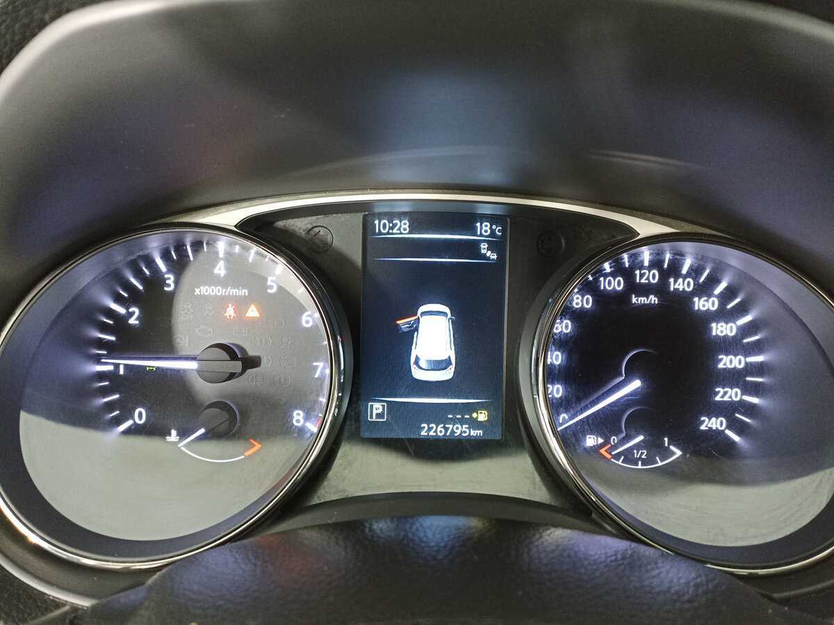 Nissan X-Trail с пробегом — 2015 год. Фото: #12