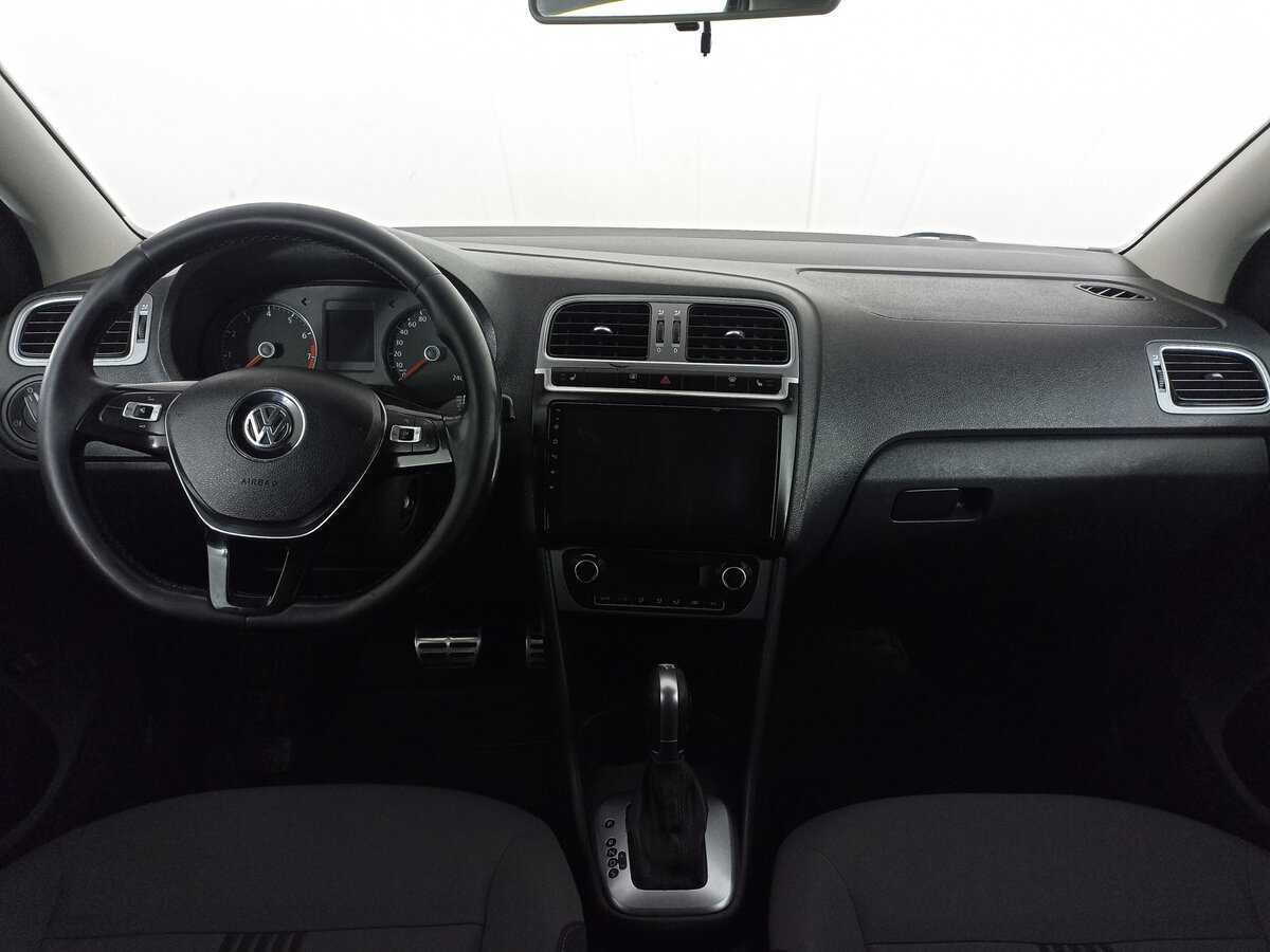 Volkswagen Polo с пробегом — 2017 год. Фото: #12