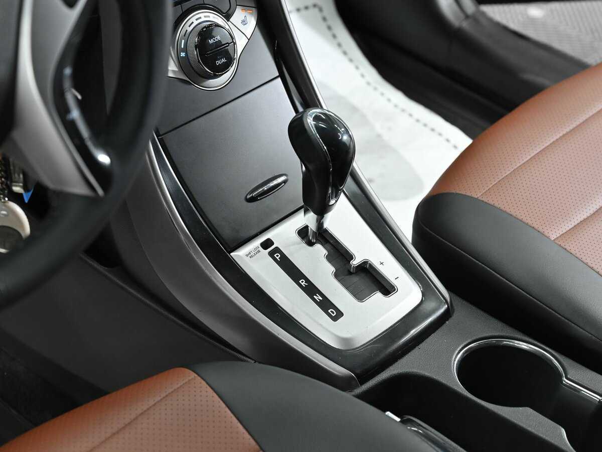 Hyundai Elantra с пробегом — 2012 год. Фото: #9