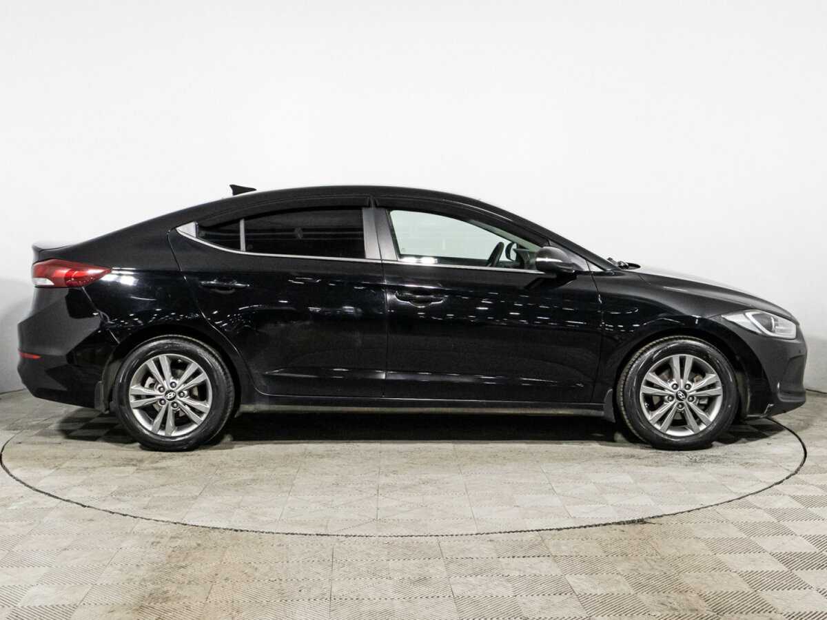 Hyundai Elantra с пробегом — 2017 год. Фото: #3