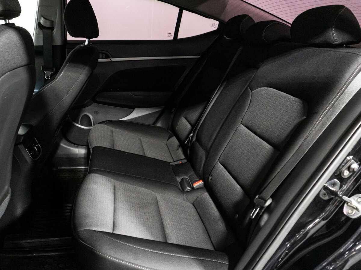 Hyundai Elantra с пробегом — 2017 год. Фото: #10