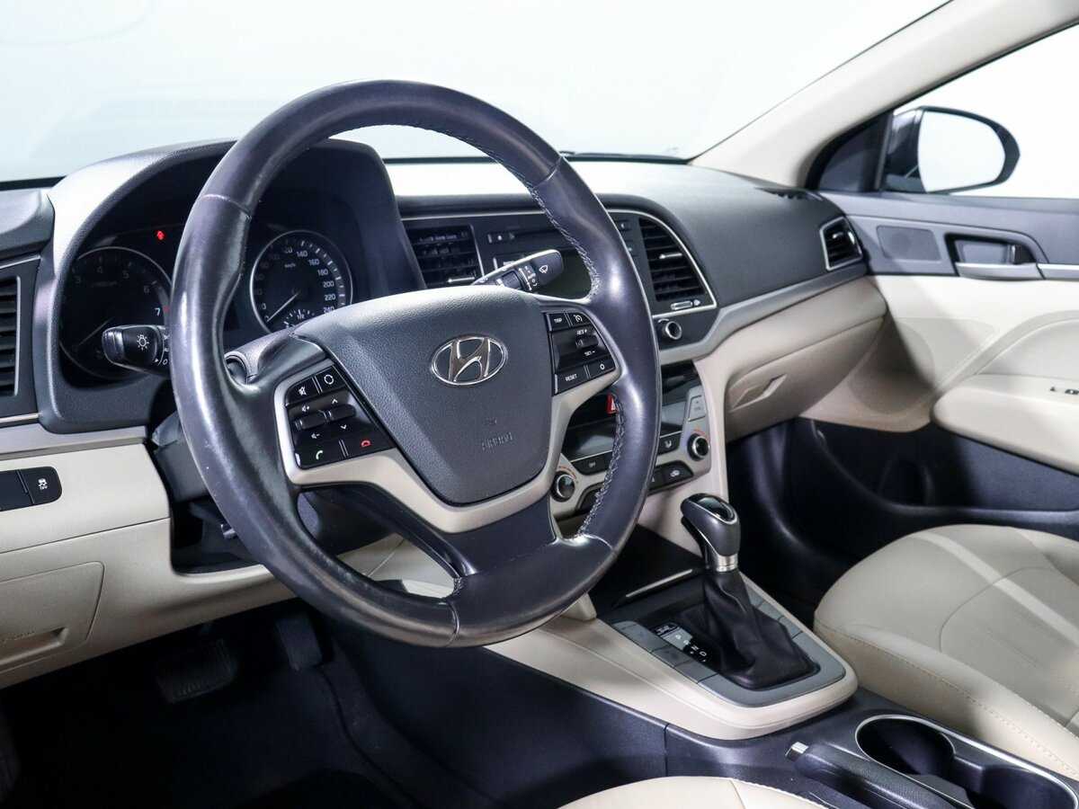 Hyundai Elantra с пробегом — 2018 год. Фото: #10