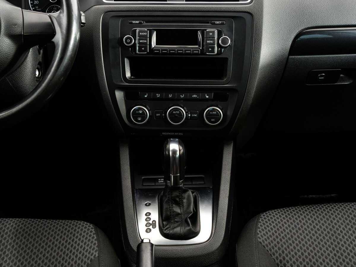 Volkswagen Jetta с пробегом — 2012 год. Фото: #10