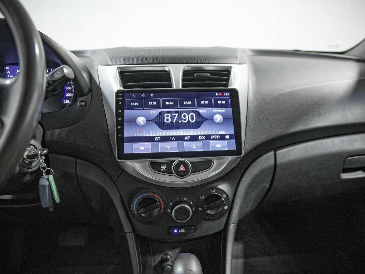 Hyundai Solaris с пробегом — 2013 год. Фото: #8