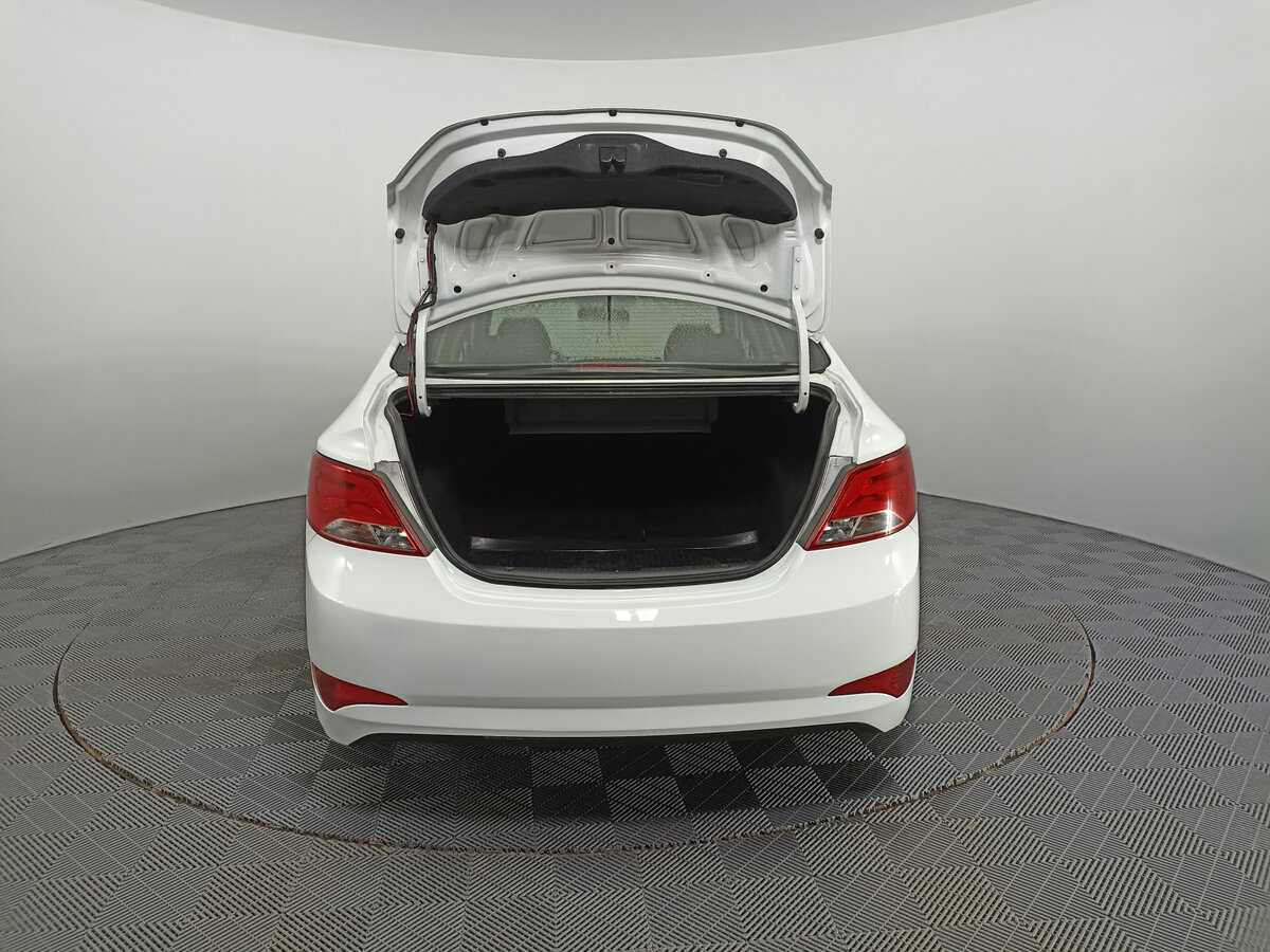 Hyundai Solaris с пробегом — 2015 год. Фото: #9