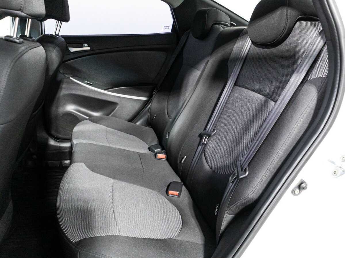 Hyundai Solaris с пробегом — 2013 год. Фото: #9