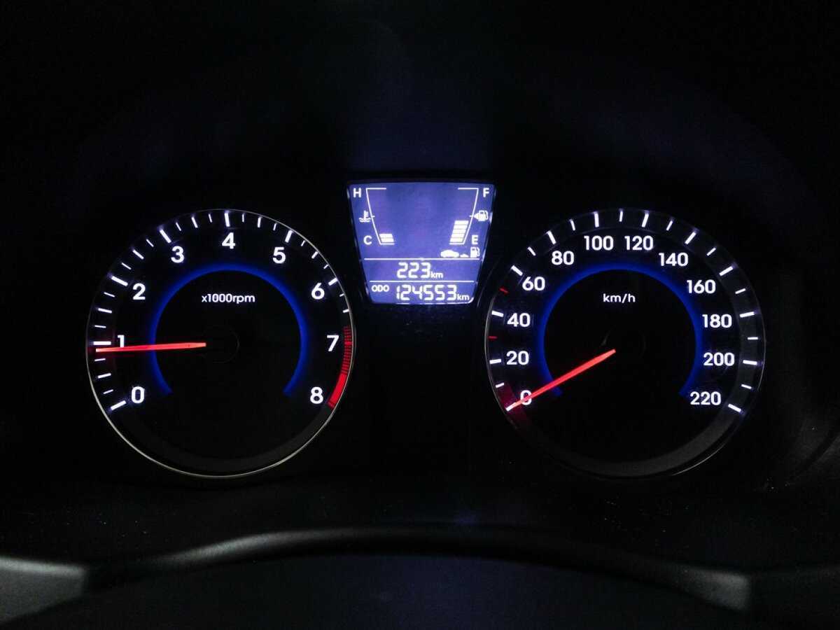 Hyundai Solaris с пробегом — 2013 год. Фото: #11