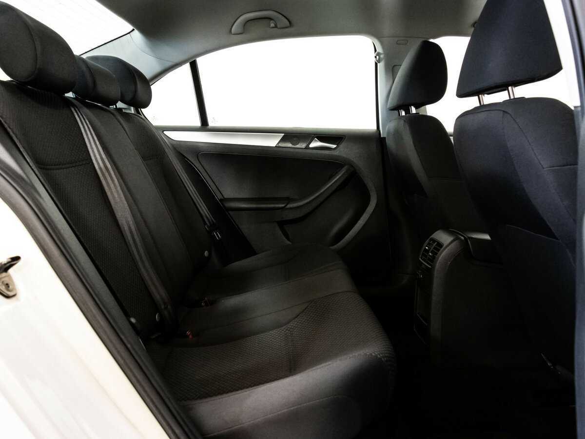 Volkswagen Jetta с пробегом — 2013 год. Фото: #13