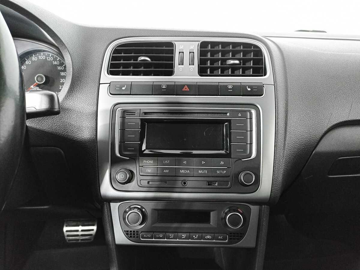 Volkswagen Polo с пробегом — 2016 год. Фото: #14