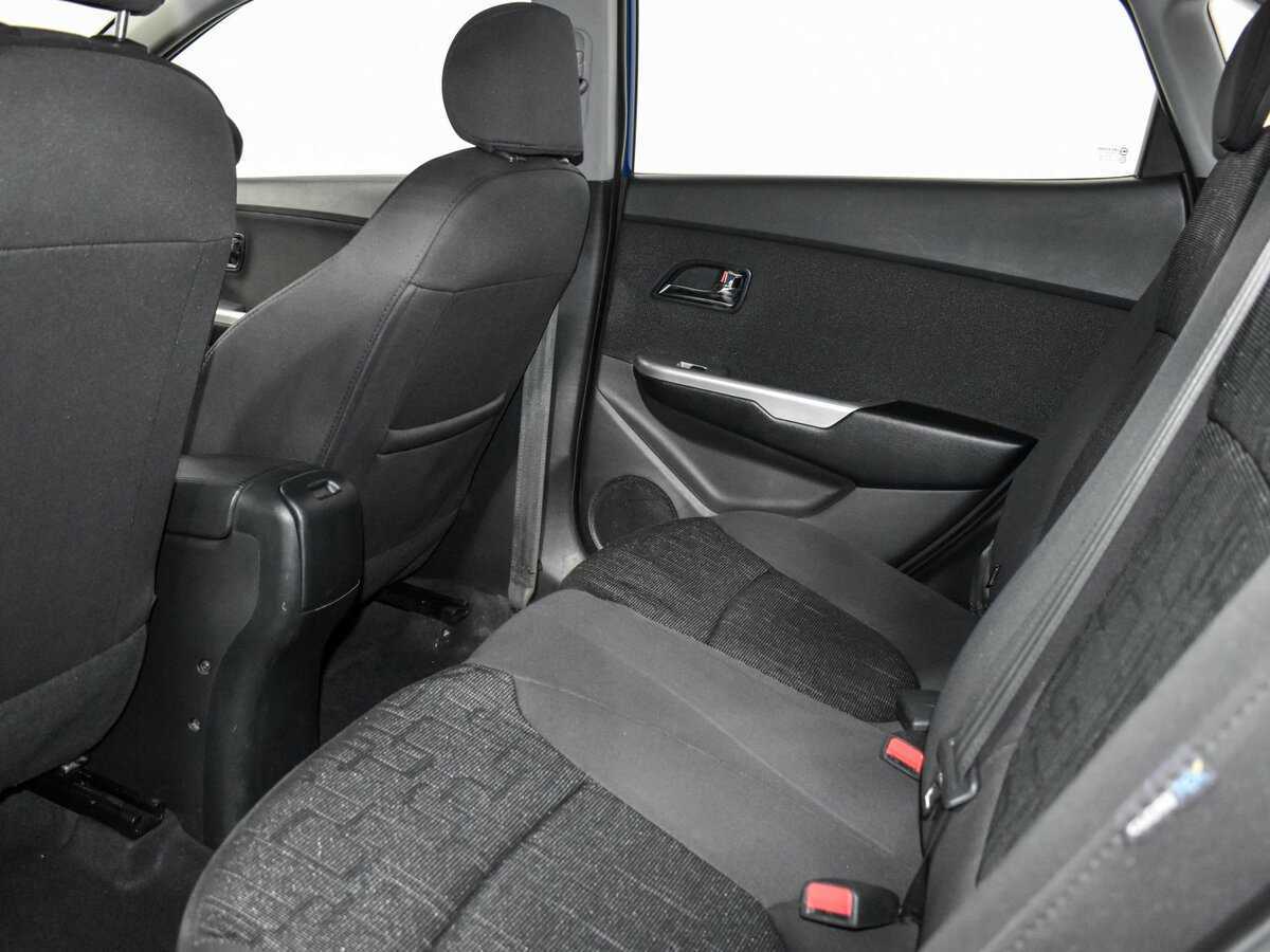 Kia Rio с пробегом — 2013 год. Фото: #10