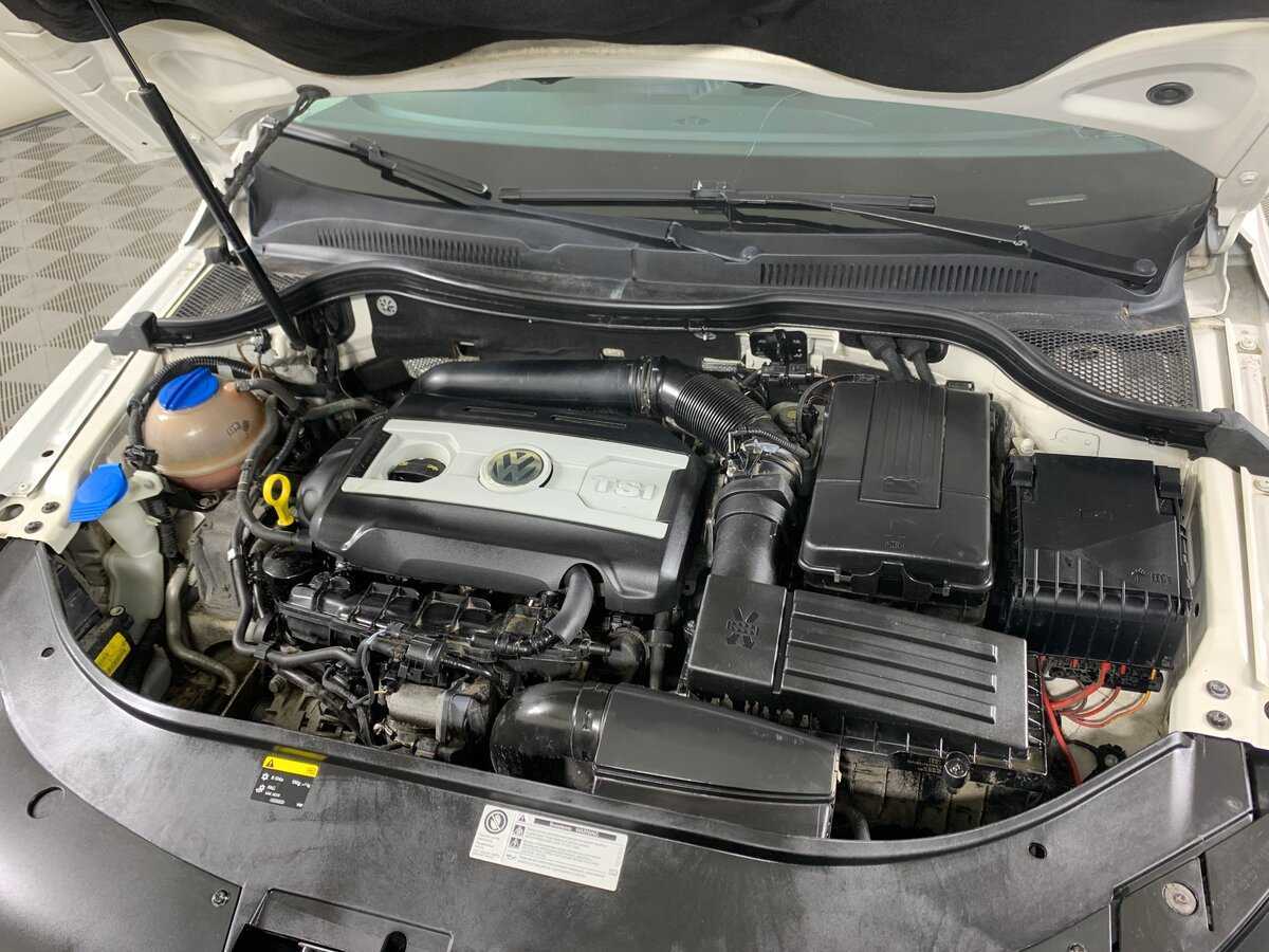 Volkswagen Passat CC с пробегом — 2013 год. Фото: #10