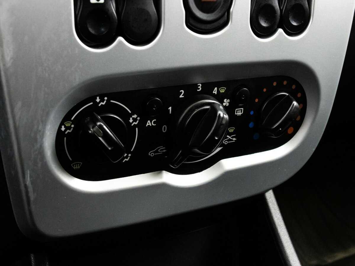 Renault Sandero с пробегом — 2014 год. Фото: #12