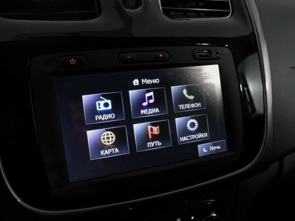 Renault Sandero с пробегом — 2015 год. Фото: #14