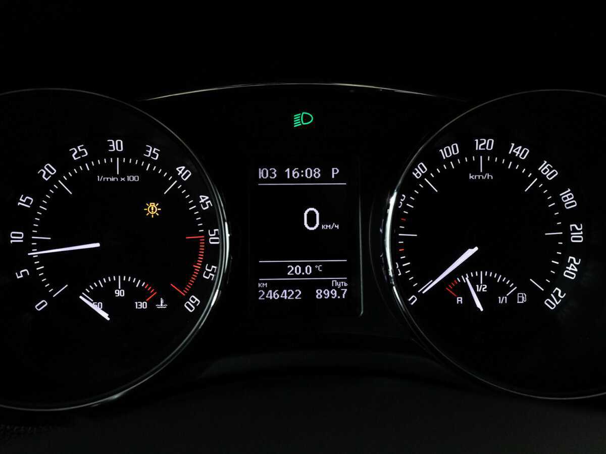 Skoda Superb с пробегом — 2013 год. Фото: #11