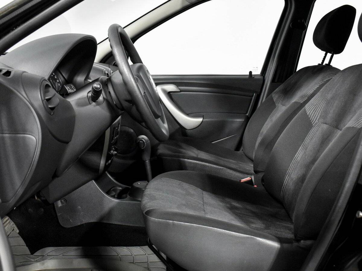 Renault Logan с пробегом — 2015 год. Фото: #9