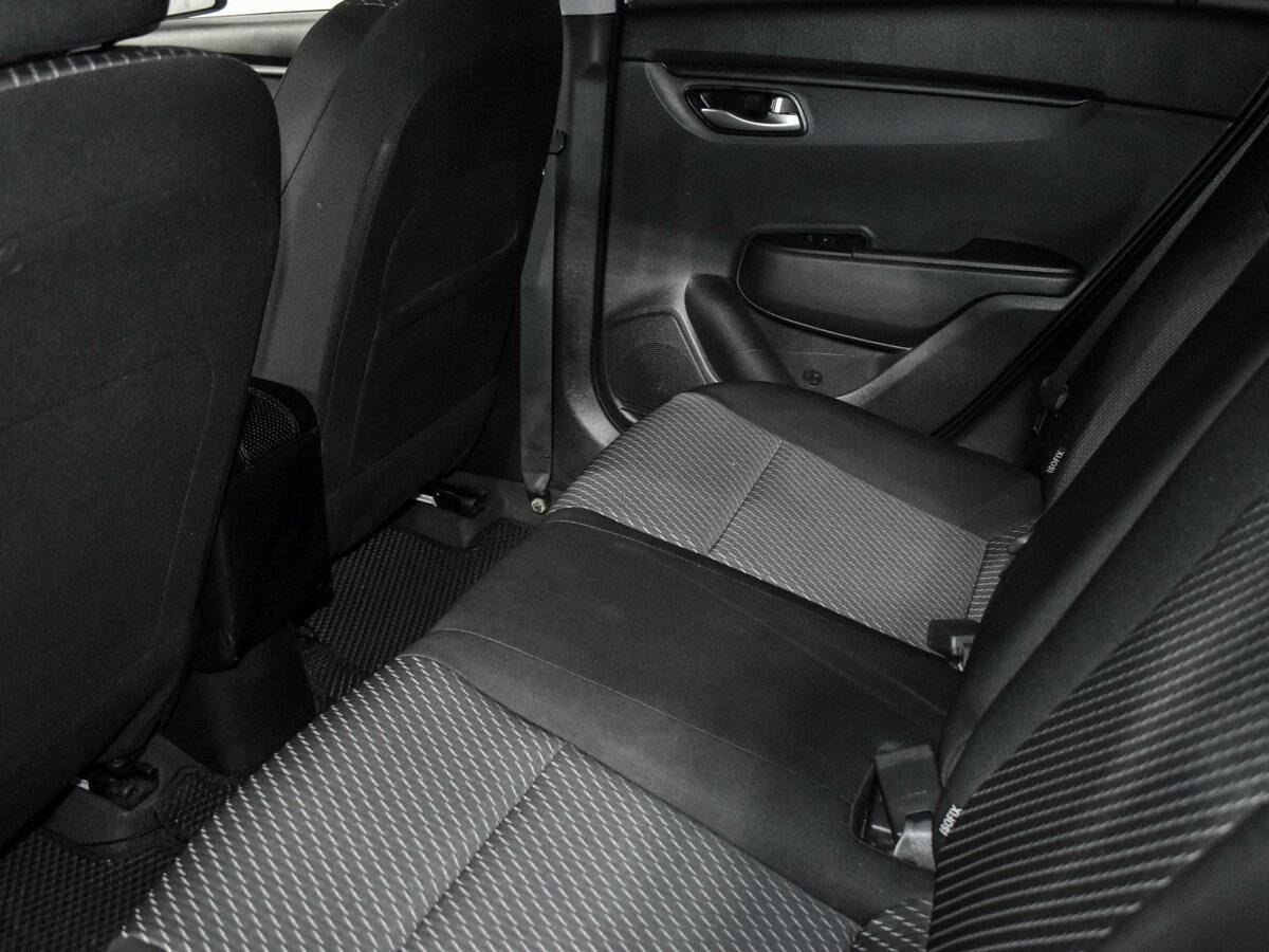 Kia Rio с пробегом — 2020 год. Фото: #12