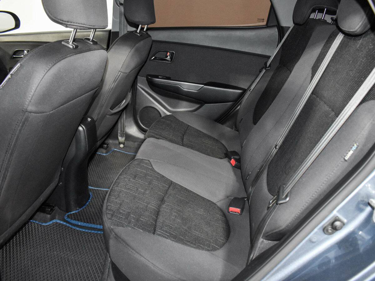 Kia Rio с пробегом — 2013 год. Фото: #11