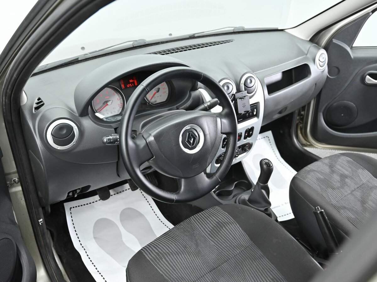 Renault Logan с пробегом — 2013 год. Фото: #7