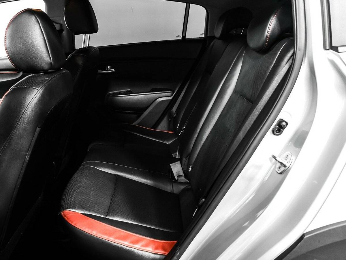 Kia Rio с пробегом — 2020 год. Фото: #12