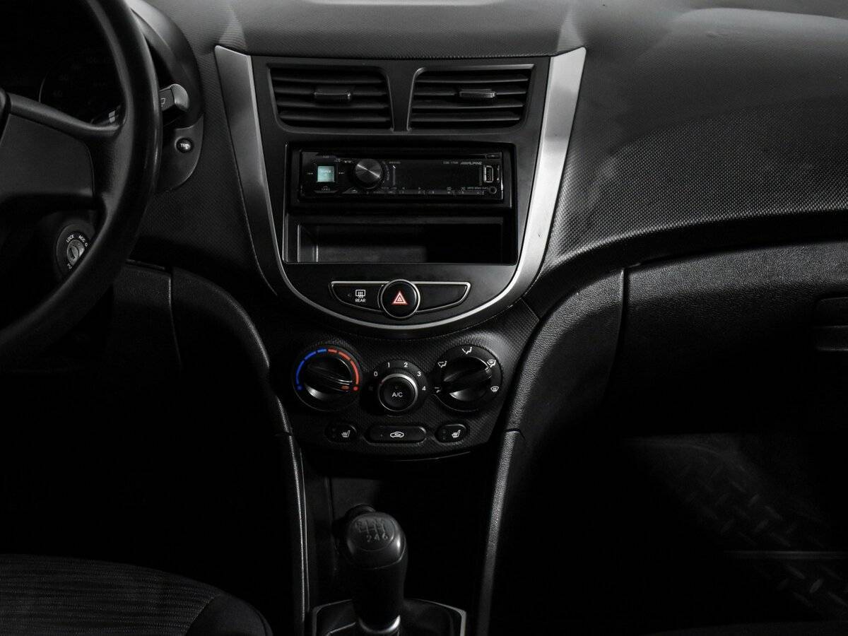 Hyundai Solaris с пробегом — 2014 год. Фото: #13