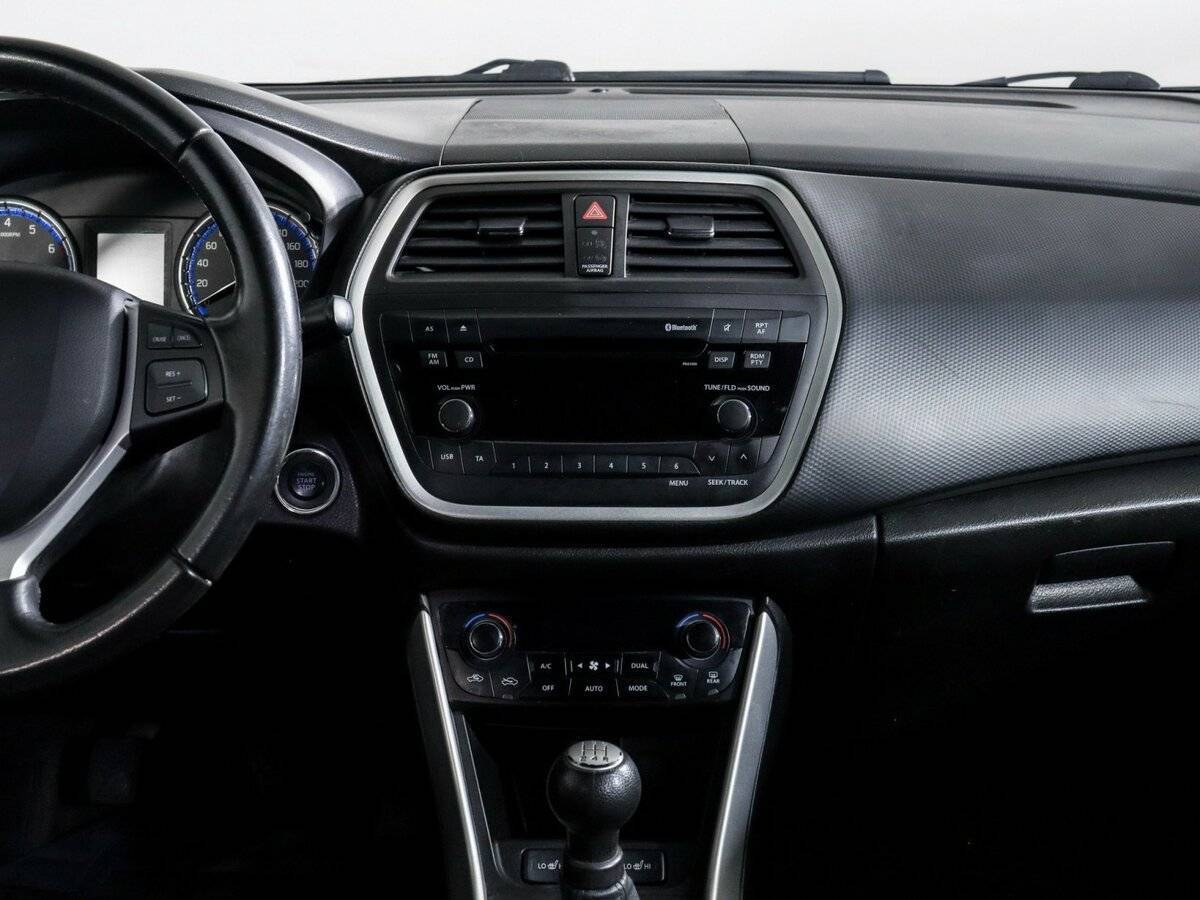 Suzuki SX4 с пробегом — 2014 год. Фото: #12