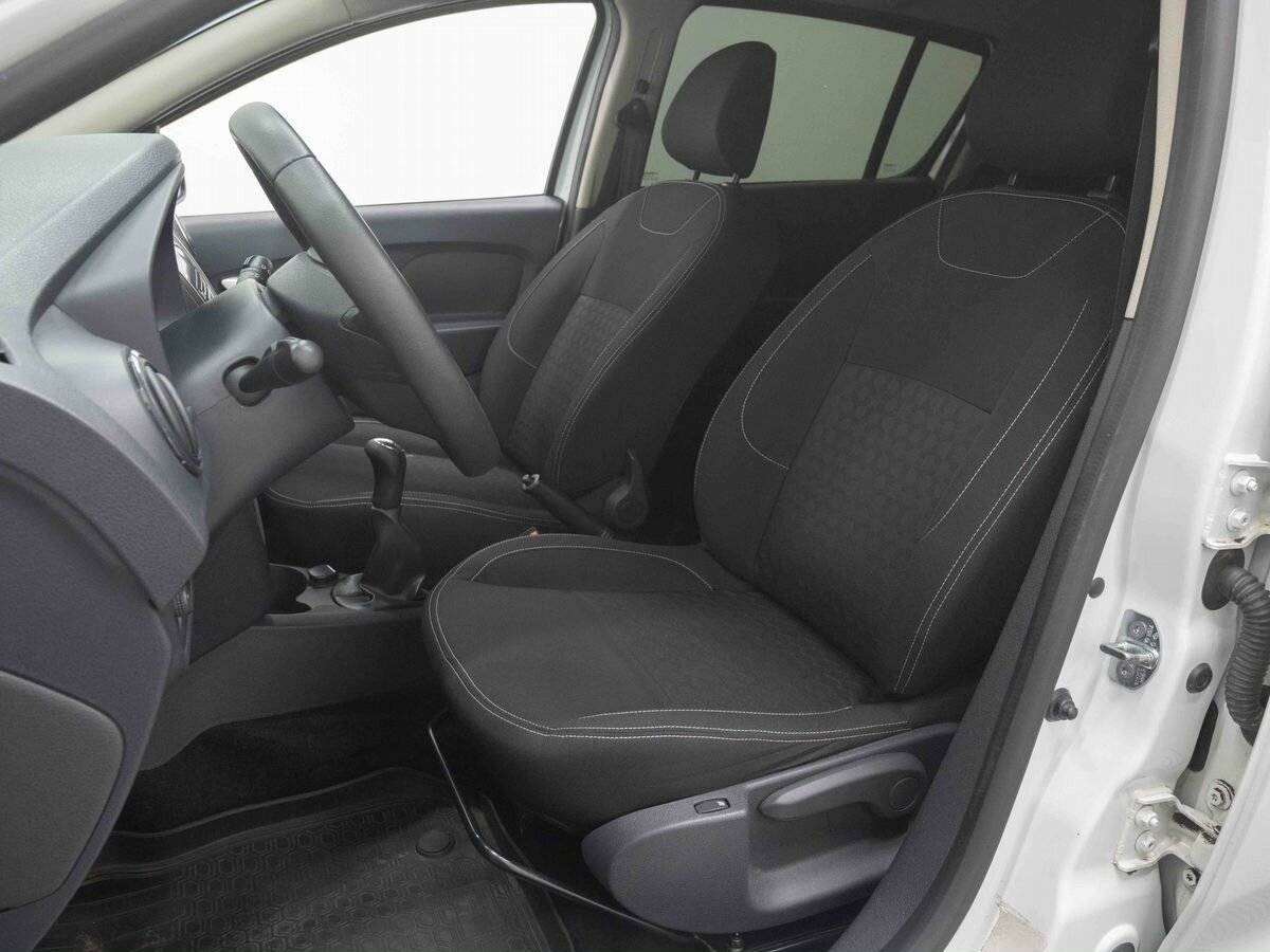 Renault Sandero с пробегом — 2016 год. Фото: #7