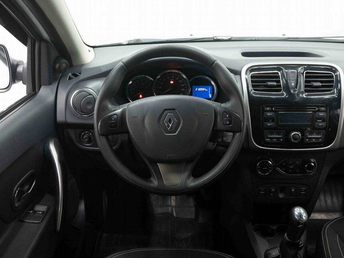 Renault Sandero с пробегом — 2016 год. Фото: #13