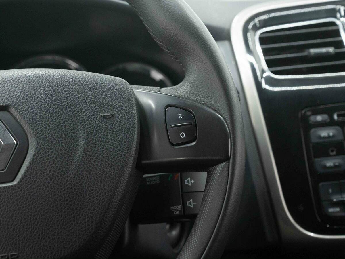 Renault Sandero с пробегом — 2016 год. Фото: #15