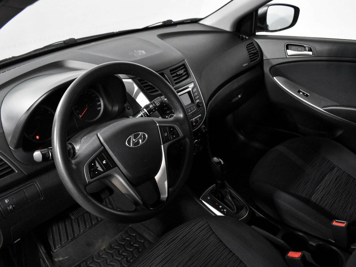 Hyundai Solaris с пробегом — 2015 год. Фото: #8