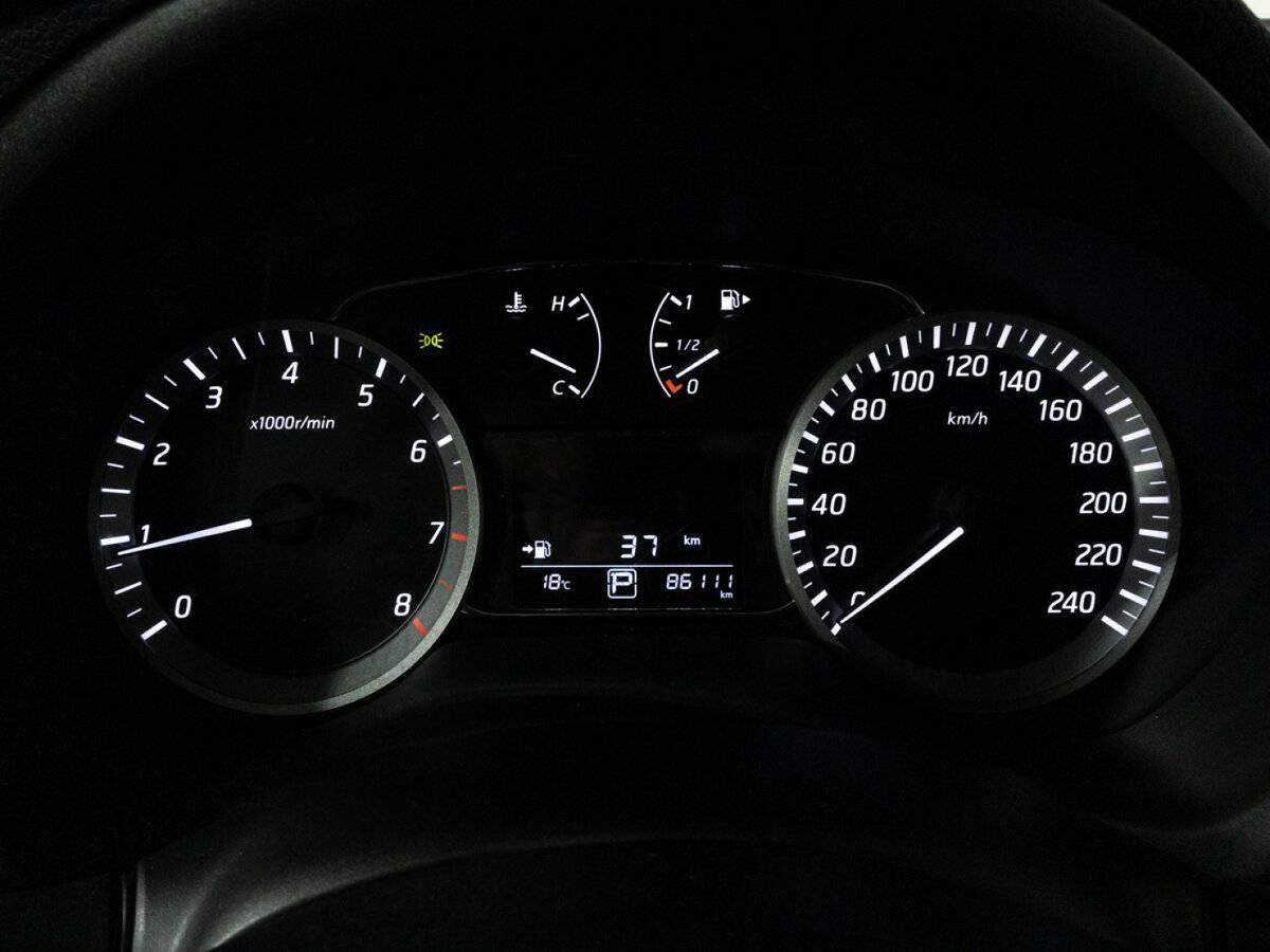 Nissan Sentra с пробегом — 2015 год. Фото: #11