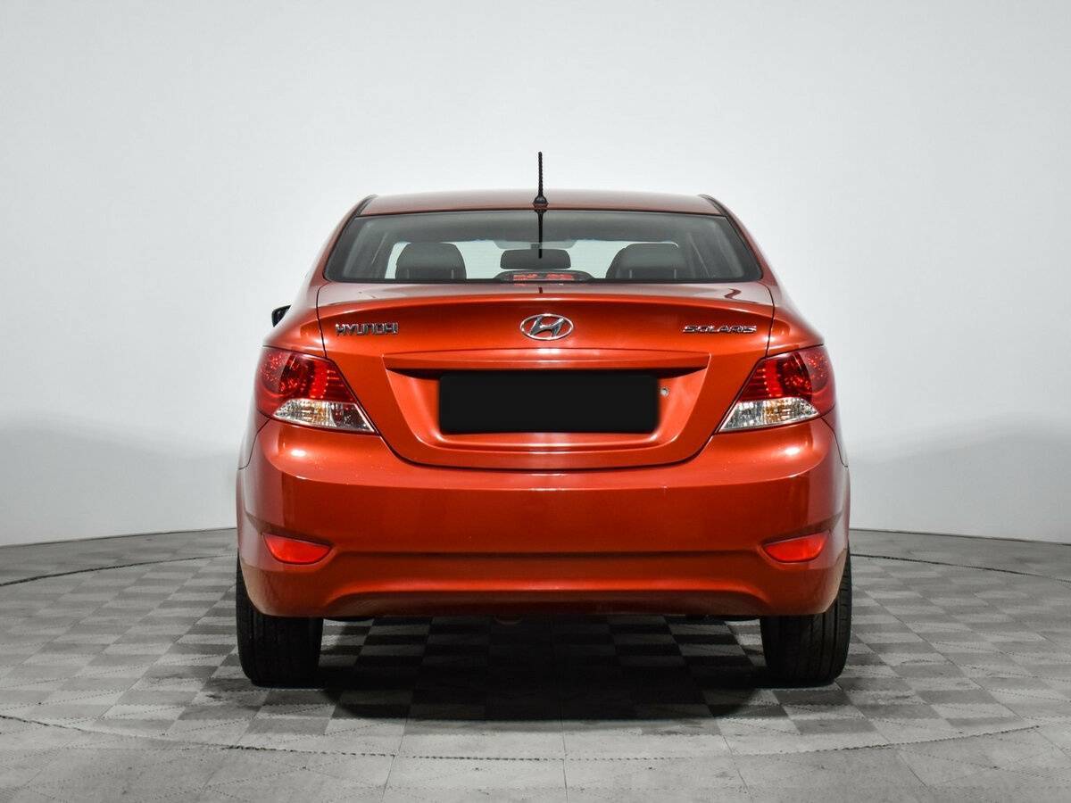 Hyundai Solaris с пробегом — 2012 год. Фото: #5