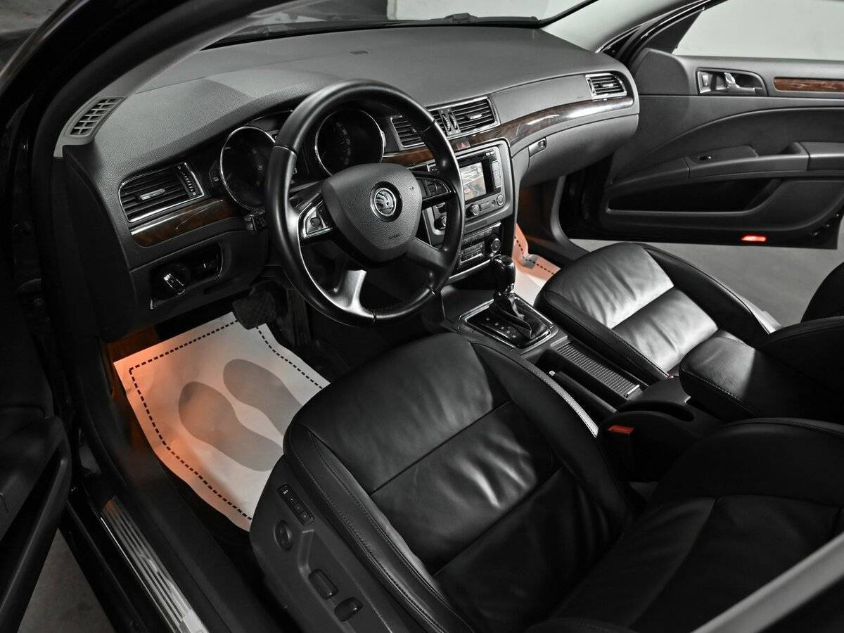 Skoda Superb с пробегом — 2013 год. Фото: #7
