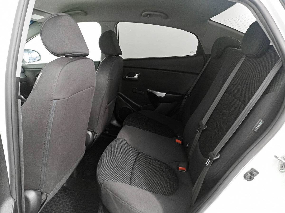Kia Rio с пробегом — 2015 год. Фото: #11