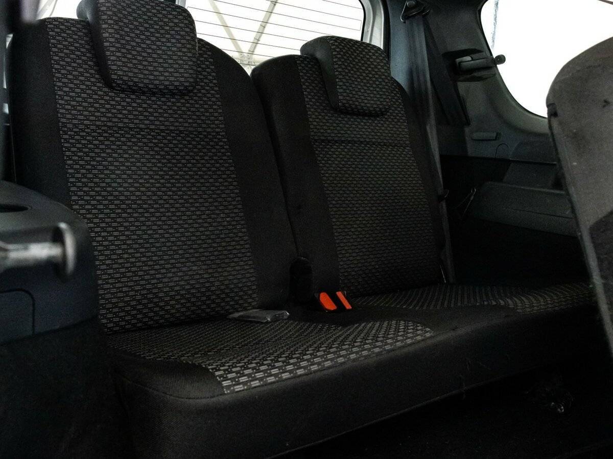 Lada (ВАЗ) Largus с пробегом — 2014 год. Фото: #10