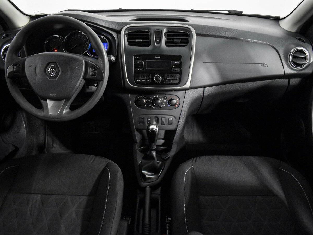 Renault Sandero с пробегом — 2017 год. Фото: #11