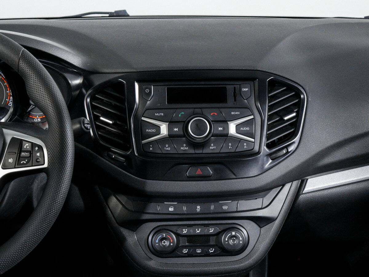 Lada (ВАЗ) Vesta с пробегом — 2018 год. Фото: #9