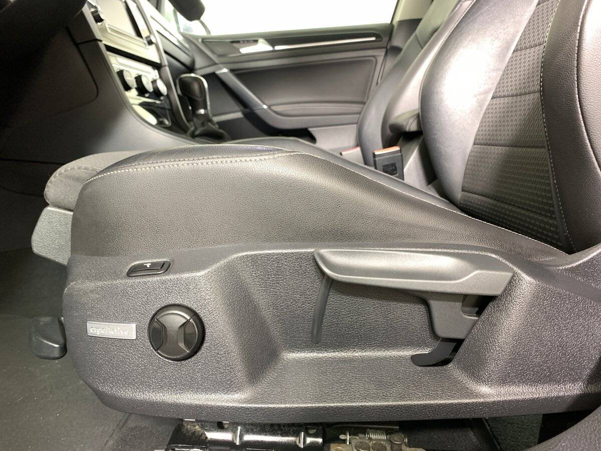 Volkswagen Golf с пробегом — 2013 год. Фото: #15