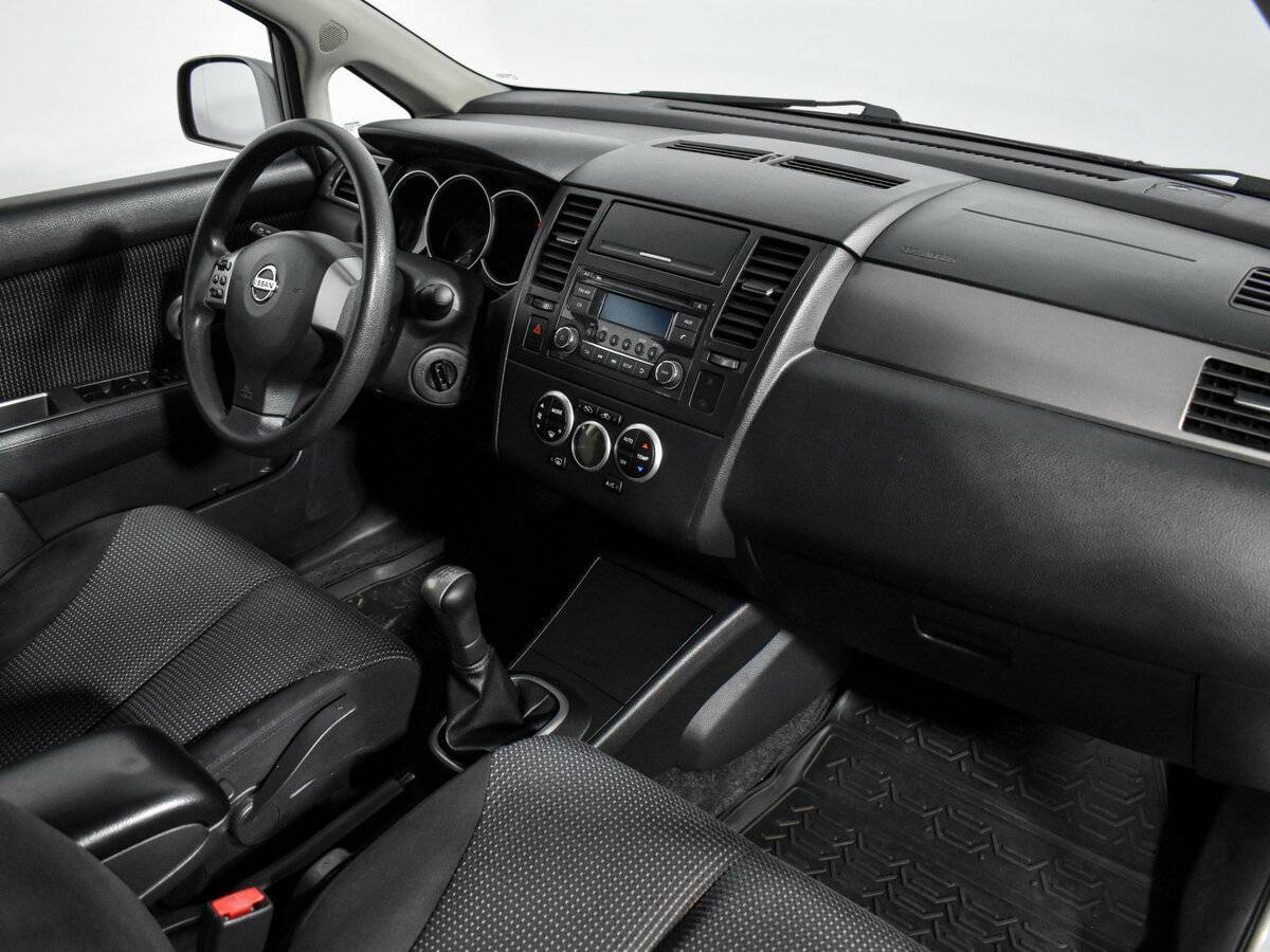 Nissan Tiida с пробегом — 2013 год. Фото: #11