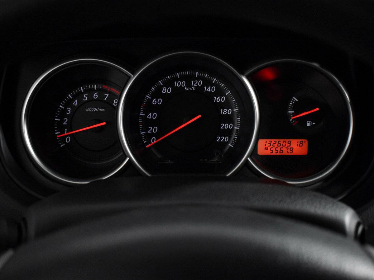 Nissan Tiida с пробегом — 2013 год. Фото: #15