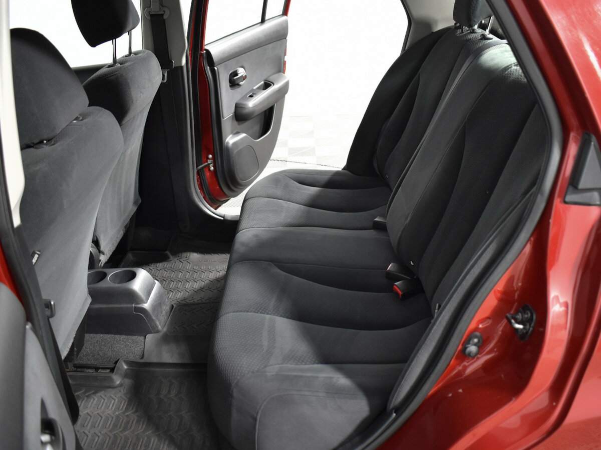 Nissan Tiida с пробегом — 2012 год. Фото: #9