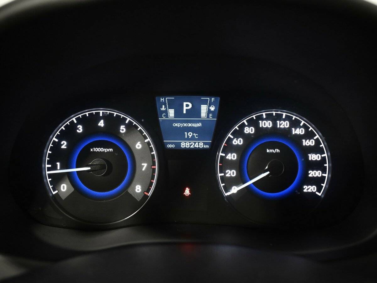 Hyundai Solaris с пробегом — 2012 год. Фото: #11